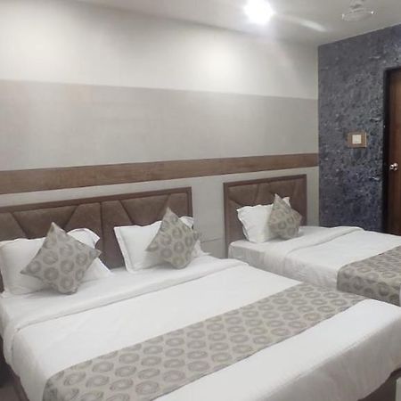 Hotel Royal Sky Ahmedabad Exterior foto