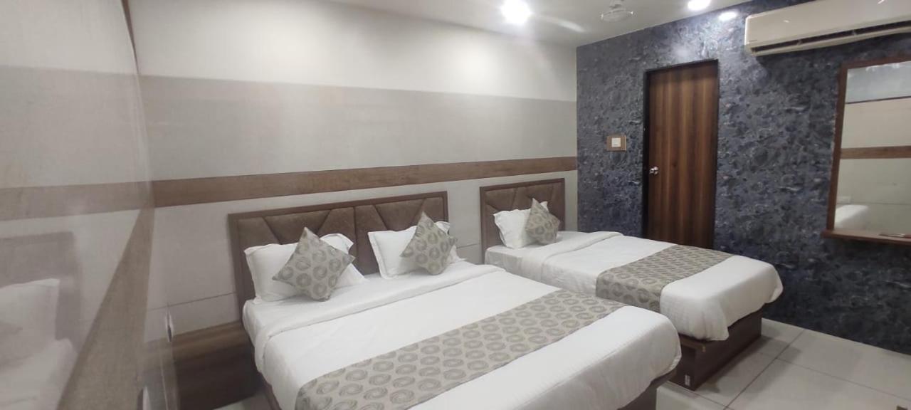 Hotel Royal Sky Ahmedabad Exterior foto