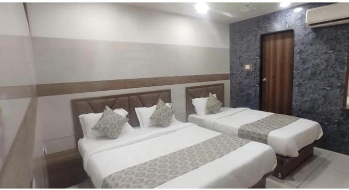 Hotel Royal Sky Ahmedabad Exterior foto